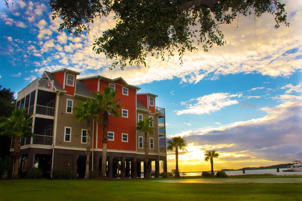 Hotels & Inns in Folly Beach, SC - Folly Beach