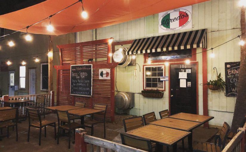 alfredos-on-folly-beach-825×510