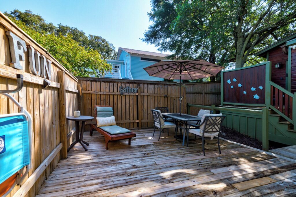 Fenced courtyard patio at Beachside Boutique Inn