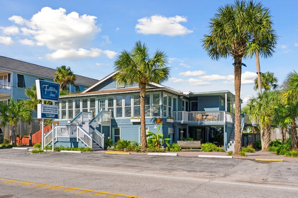 The Folliday Inn exterior with palm trees