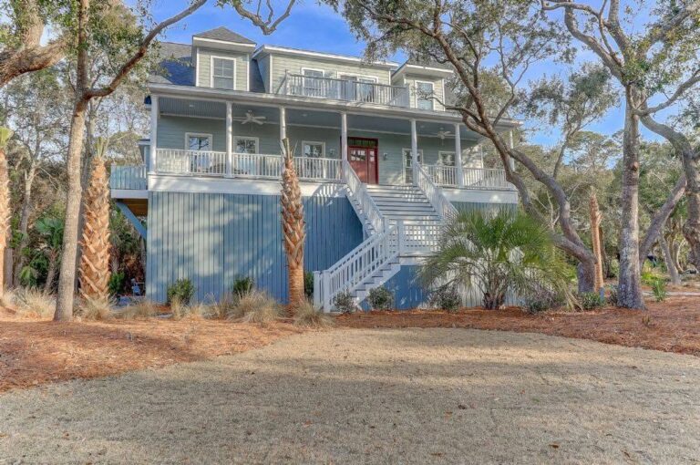 Folly Beach vacation home under live oaks
