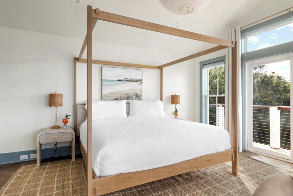 Canopy king bed guest room at Regatta Inn