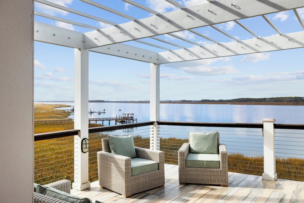 Screened porch seating at Regatta Inn